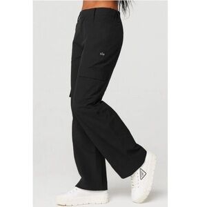 ALO Yoga The Edge Cargo Pants Black Adjustable Waist